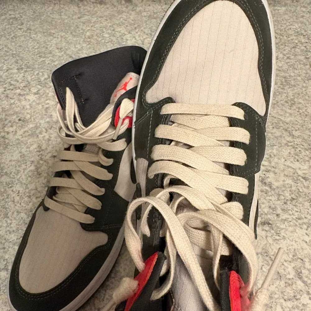 Nike High-Top Sneakers - Black and Cream - Picture 4 of 8
